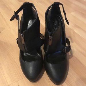 Aldo pumps with attachable straps